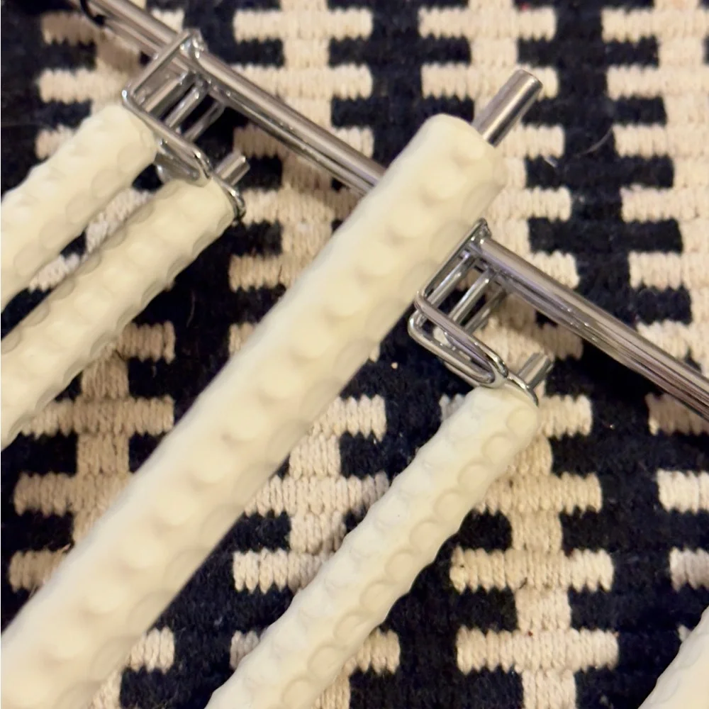 Richards set hangers